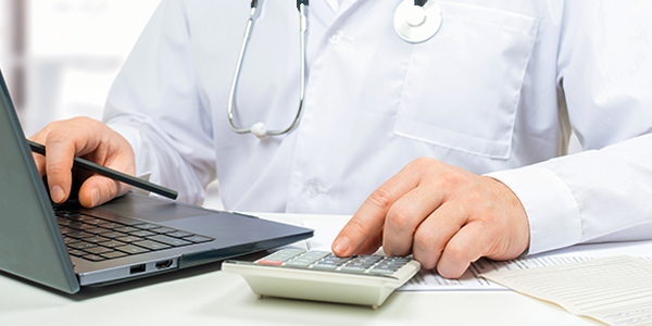 Cliente: gestora administrativa de clínica utilizando o Doctor NFS-e